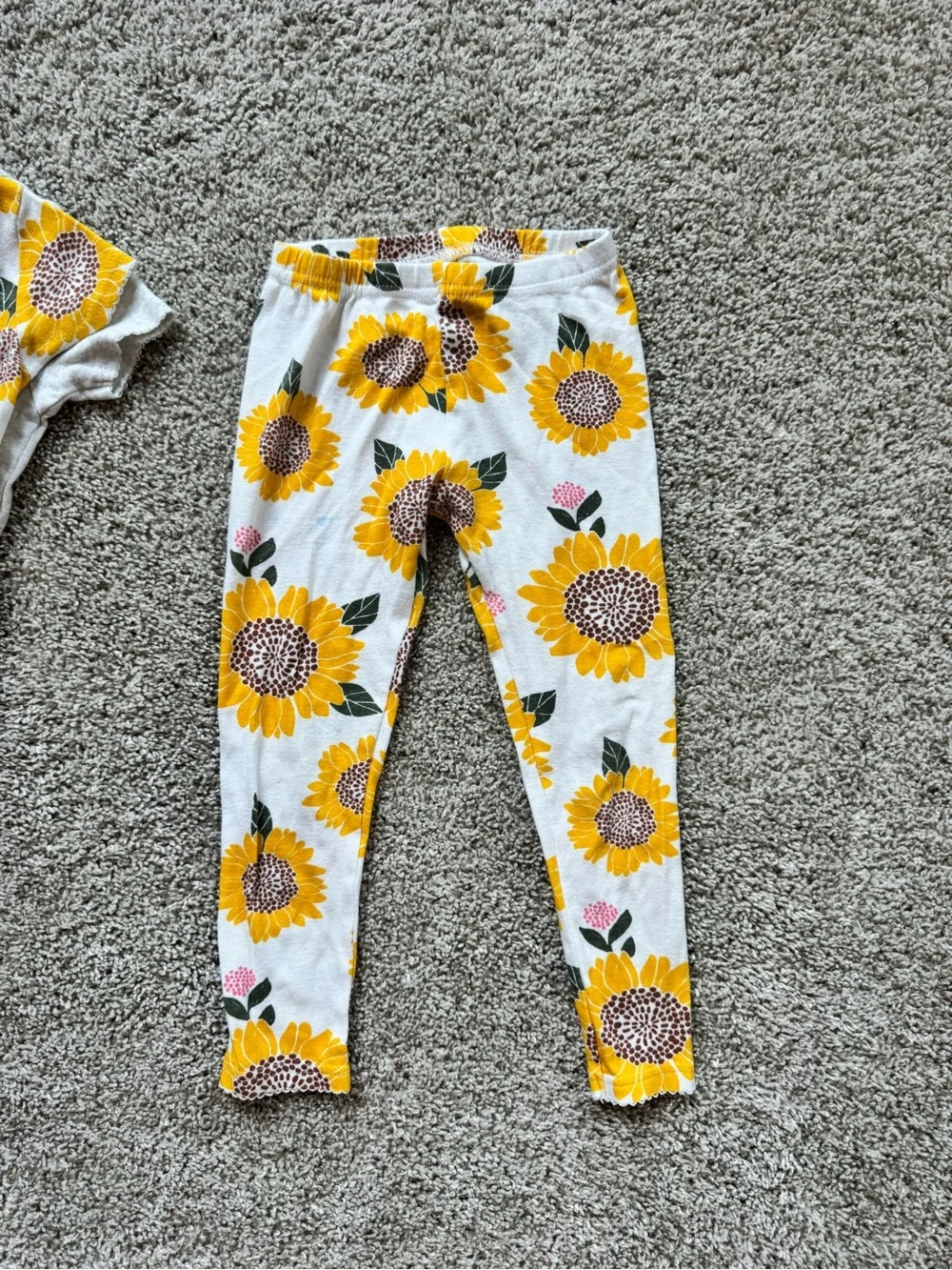 Carter’s Girls Pajama set 4 piece bundle pants, short Sunflower Giraffe Size 4T